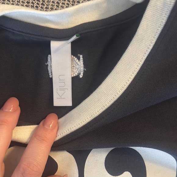 Gray and White Short Sleeve Tee with Vintage Graphic - Picture 3 of 5